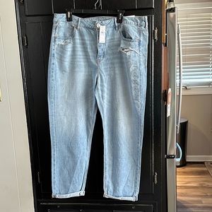 American Eagle girlfriend jeans. NWT